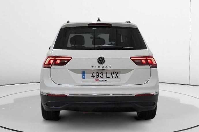 Usado VW Tiguan Life 150 CV (110 kW) 2022 Negro SUV