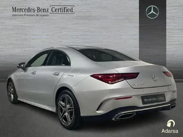 Usado Mercedes CLA200 163 CV (119 kW) 2023 Plata iridio