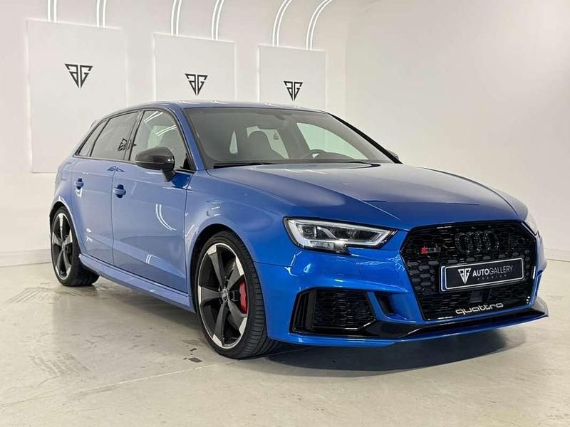 Usado Audi RS3 Sportback 400 CV (294 kW) 2018 Azul Utilitario