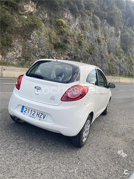 Usado Ford Ka 69 CV (50 kW) 2014 Blanco Berlina