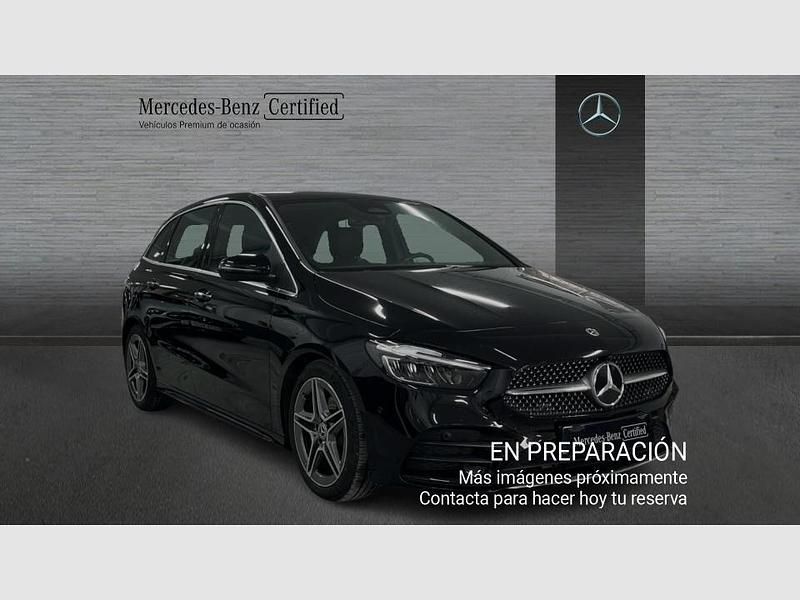 Usado Mercedes B200 AMG line 150 CV (110 kW) 2024 Negro Monovolumen