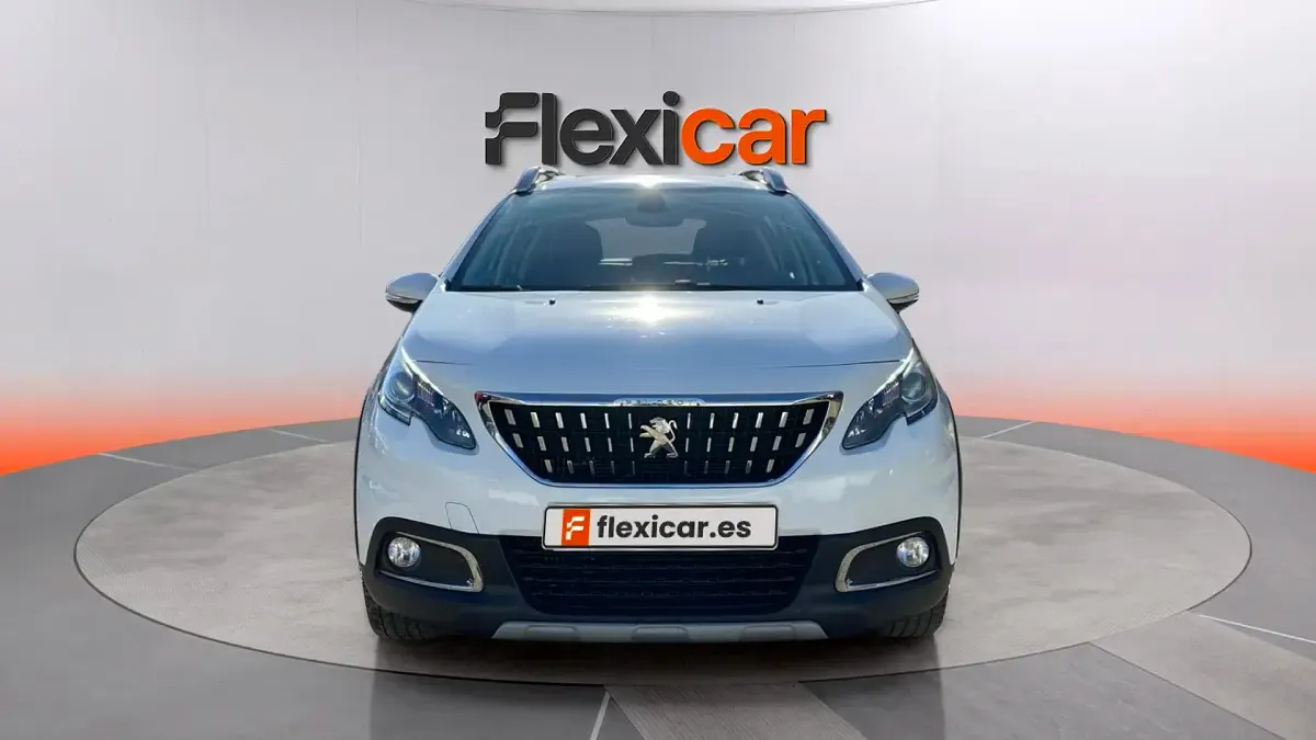 Usado Peugeot 2008 Active 100 CV (73 kW) 2019 Blanco SUV