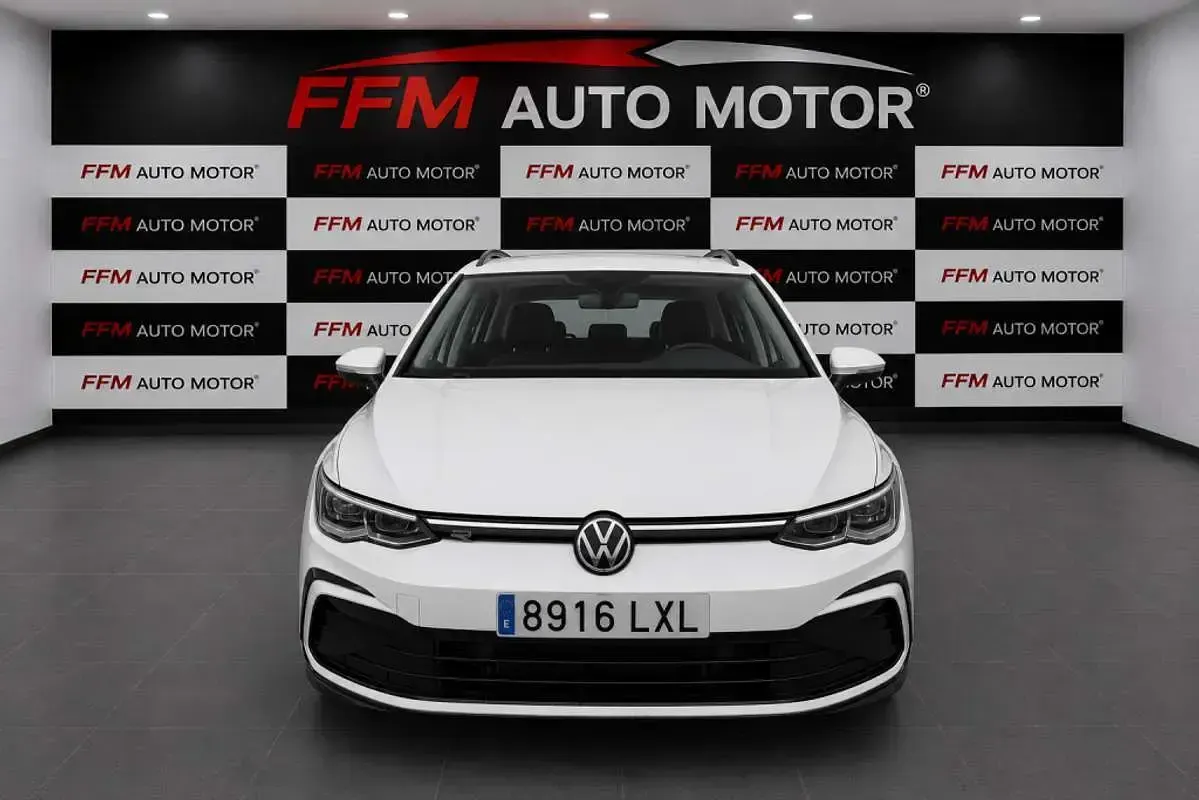 Usado VW Golf VIII R-line 150 CV (110 kW) 2022 Blanco Familiar