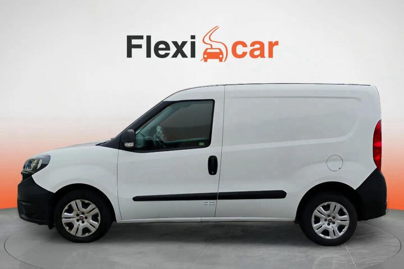 Usado Fiat Doblò Easy 95 CV (69 kW) 2022 Blanco Monovolumen