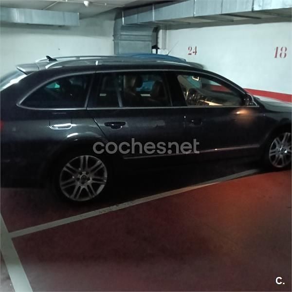 Usado Skoda Superb Exclusive 170 CV (125 kW) 2011 Gris / plata Familiar