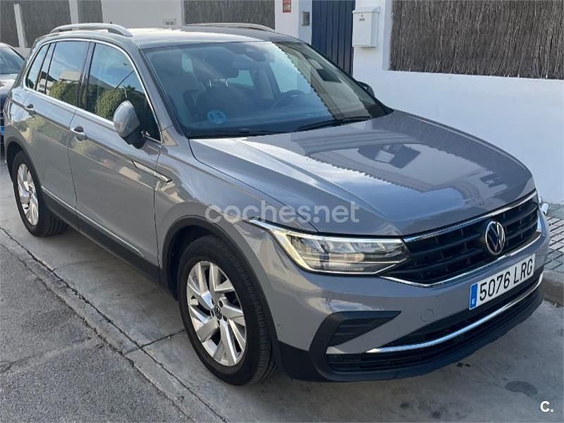 Gris / plata Usado 2021 VW Tiguan Life SUV | 23.990 € (Super precio) - Imagen 1/4