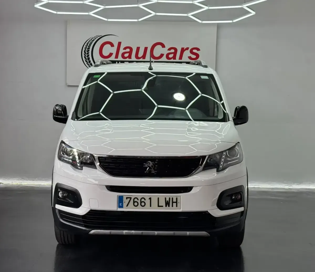Usado Peugeot Rifter Allure 100 CV (73 kW) 2022 Blanco Monovolumen