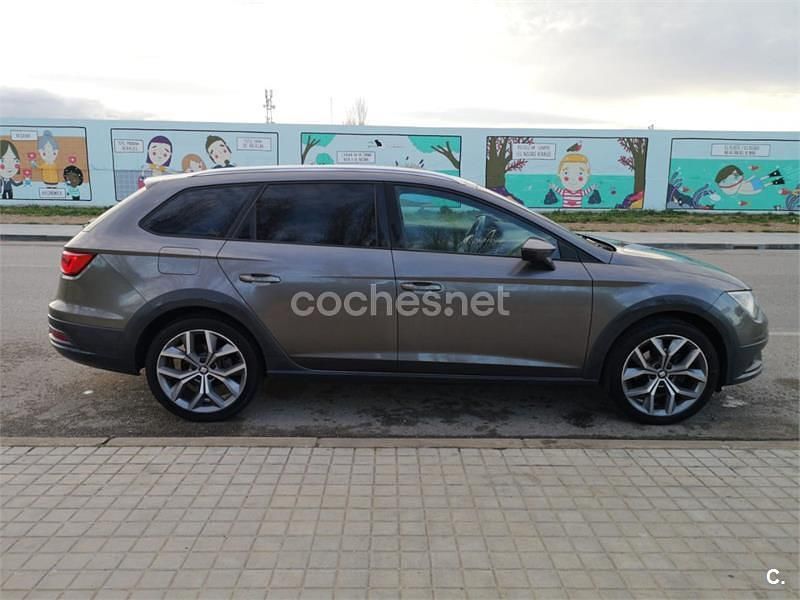 Usado Seat Leon X-Perience 4Drive 150 CV (110 kW) 2015 Gris / plata Familiar