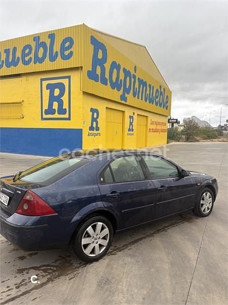 Usado Ford Mondeo Ambiente 115 CV (84 kW) 2005 Amarillo Berlina