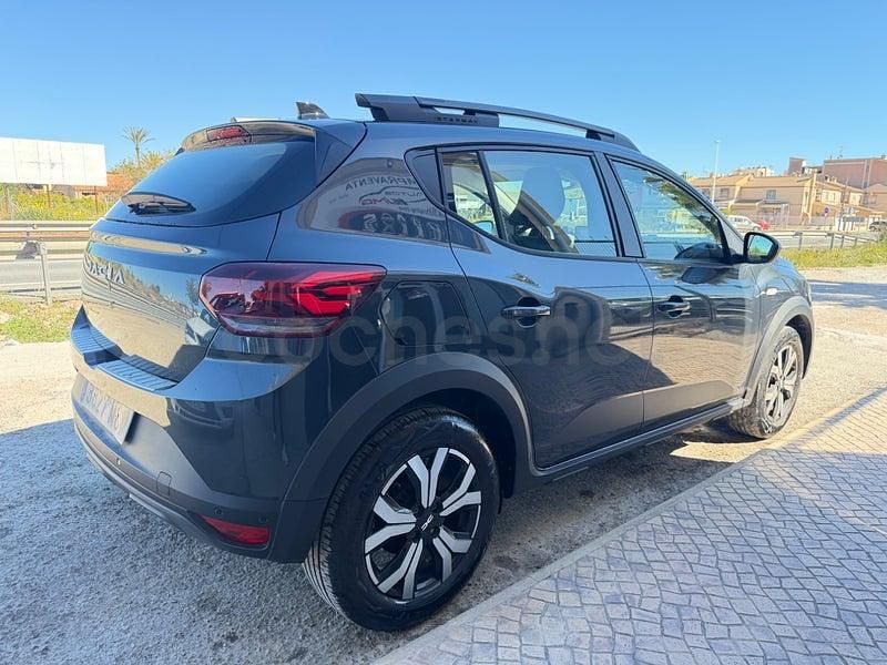 Usado Dacia Sandero Expression 91 CV (66 kW) 2023 Gris / plata Berlina