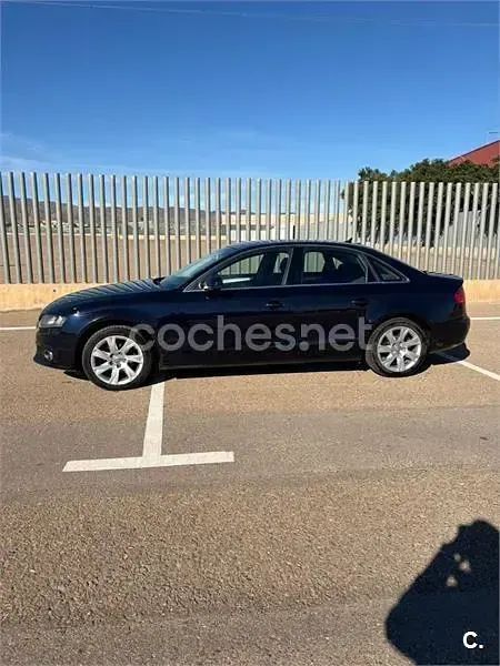 Usado Audi A4 120 CV (88 kW) 2011 Azul Berlina