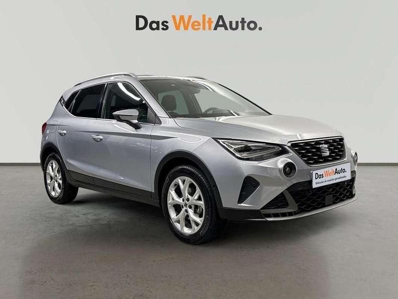 Plateado Usado 2024 Seat Arona FR SUV | 21.200 € (Precio justo) - Imagen 1/4