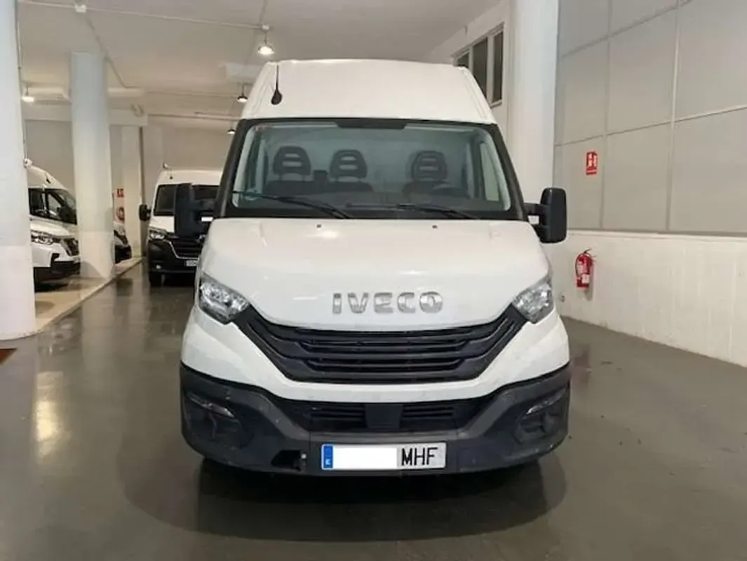 Usado Iveco Daily 160 CV (117 kW) 2023 Blanco Van