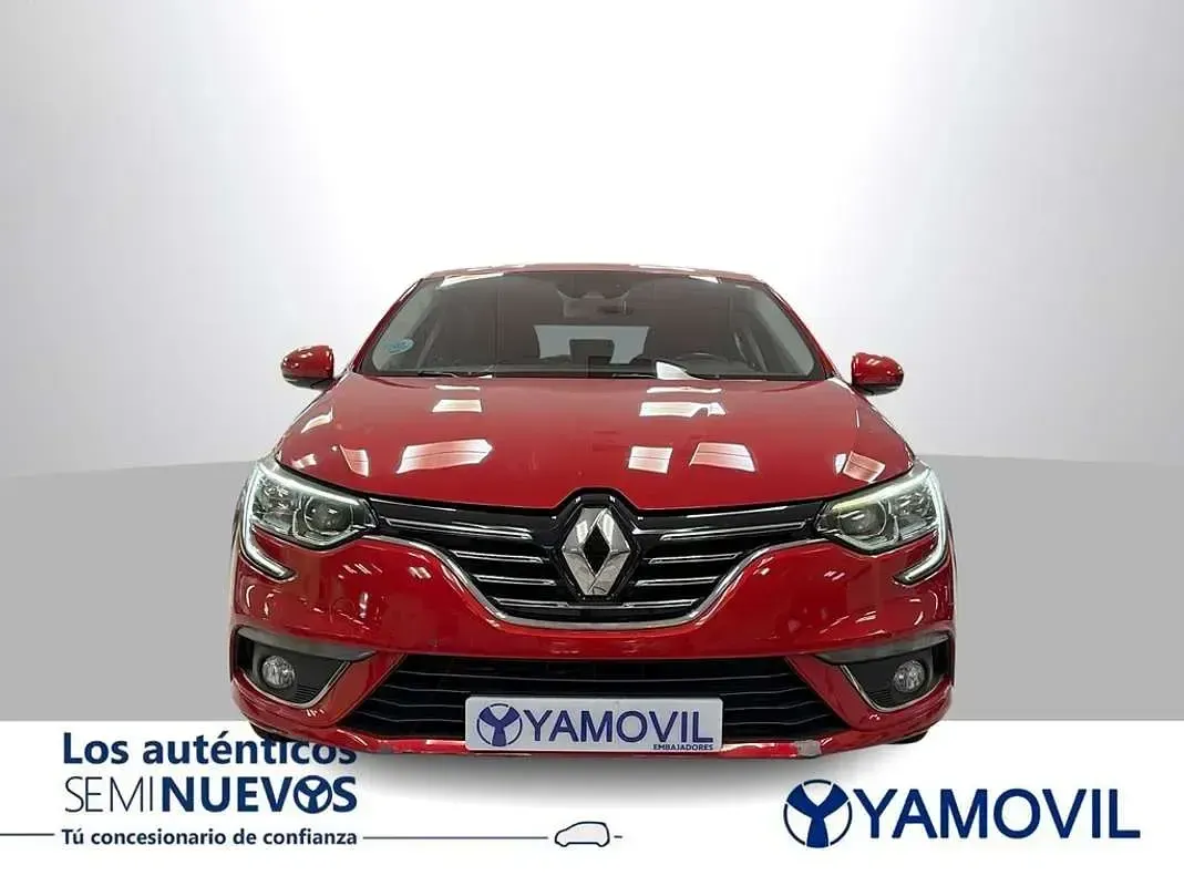 Usado Renault Mégane IV Zen 132 CV (97 kW) 2017 Rojo Utilitario
