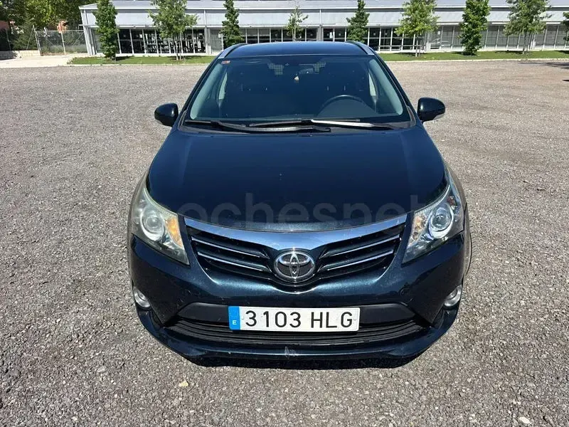 Usado Toyota Avensis Comfort 124 CV (91 kW) 2012 Negro Familiar