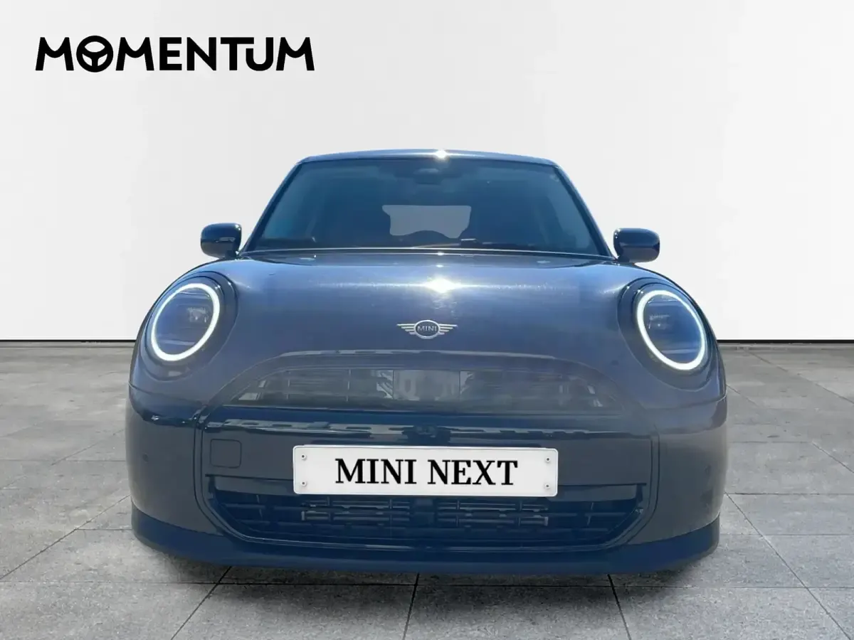 Usado Mini Cooper Essential 114 kW (156 CV) 2025 Negro Utilitario