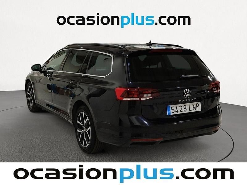 Usado VW Passat Executive 150 CV (110 kW) 2021 Negro Familiar