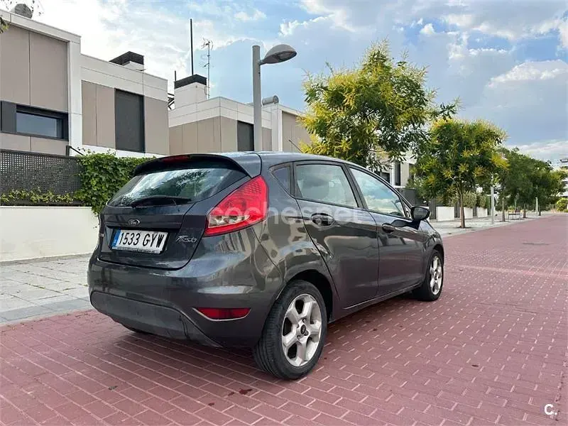 Usado Ford Fiesta Ghia 68 CV (50 kW) 2010 Negro Berlina