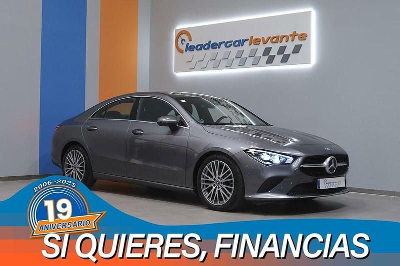 Gris Usado 2022 Mercedes CLA200 Berlina | 28.900 € (Buen precio) - Imagen 1/4