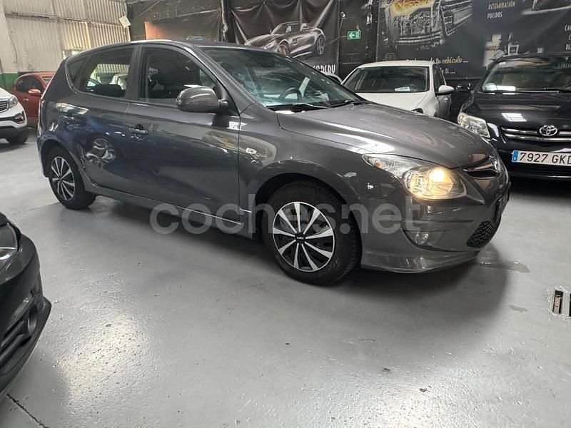 Gris / plata Usado 2011 Hyundai i30 Comfort Berlina | 6900 € (Buen precio) - Imagen 1/4