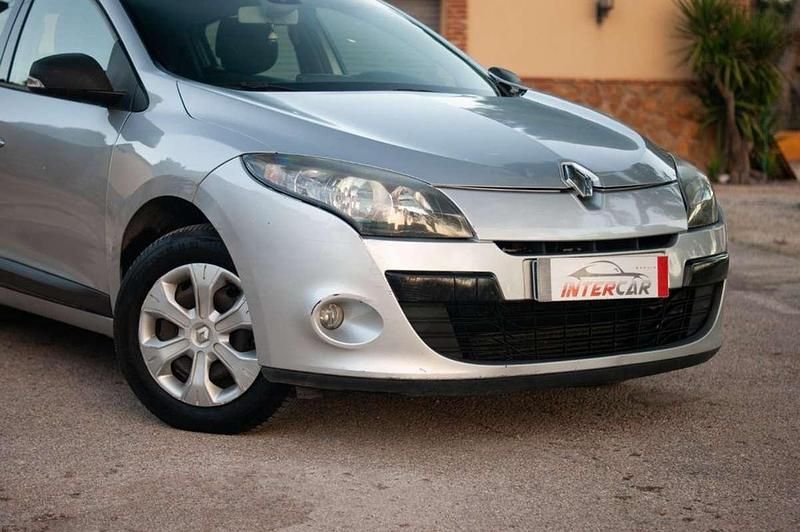 Usado Renault Mégane III Business 109 CV (80 kW) 2014 Gris Utilitario