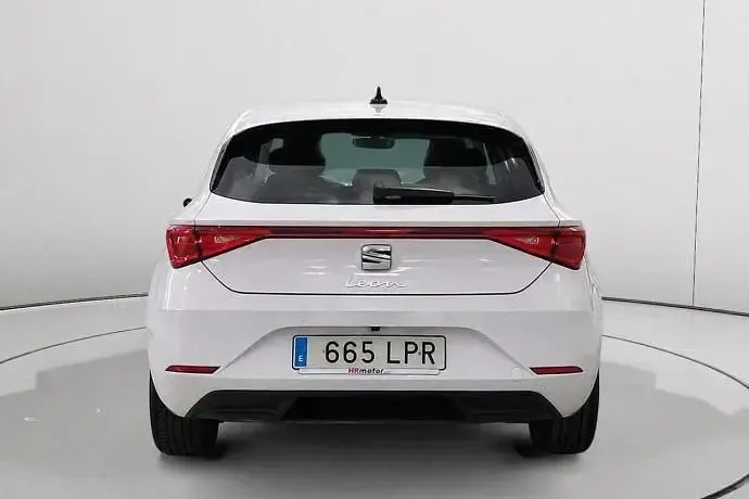 Usado Seat Leon Style 111 CV (81 kW) 2021 Blanco Utilitario