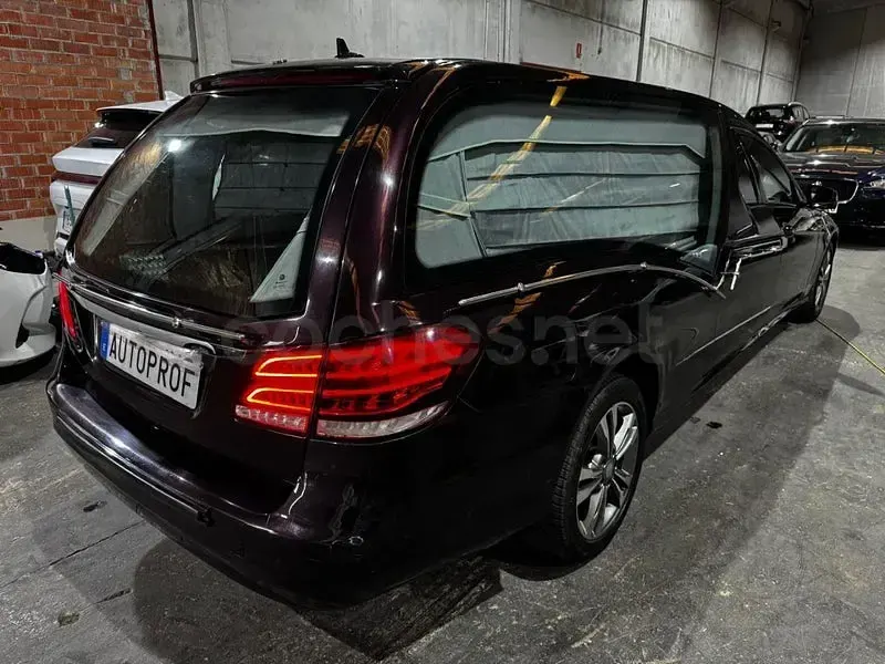 Usado Mercedes E250 204 CV (150 kW) 2015 Violeta / lila Familiar