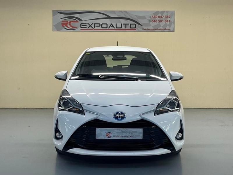 Usado Toyota Yaris Hybrid Active 100 CV (73 kW) 2020 Blanco Utilitario
