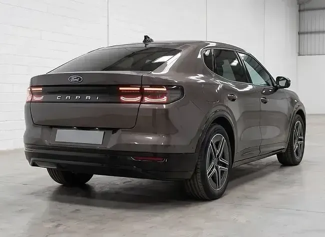 Usado Ford Capri Premium 210 kW (286 CV) 2025 Gris SUV