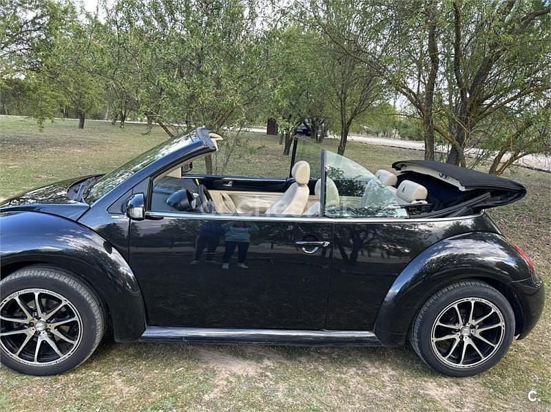 Usado VW New Beetle 100 CV (73 kW) 2004 Negro Utilitario