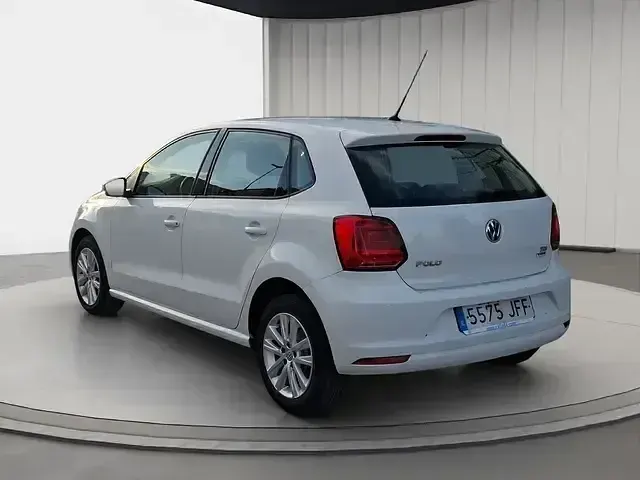 Używany VW Polo Advance 75 KM (55 kW) 2015 Biały Sedan/Limuzyna