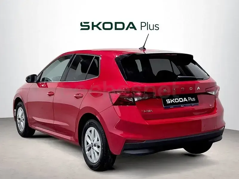 Nuevo Skoda Fabia Selection 95 CV (69 kW) 2025 Rojo Utilitario