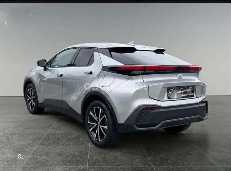 Usado Toyota C-HR Advance 140 CV (102 kW) 2025 Gris / plata SUV
