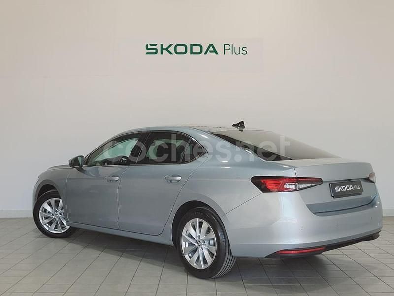Usado Skoda Superb Selection 150 CV (110 kW) 2024 Gris plata Berlina