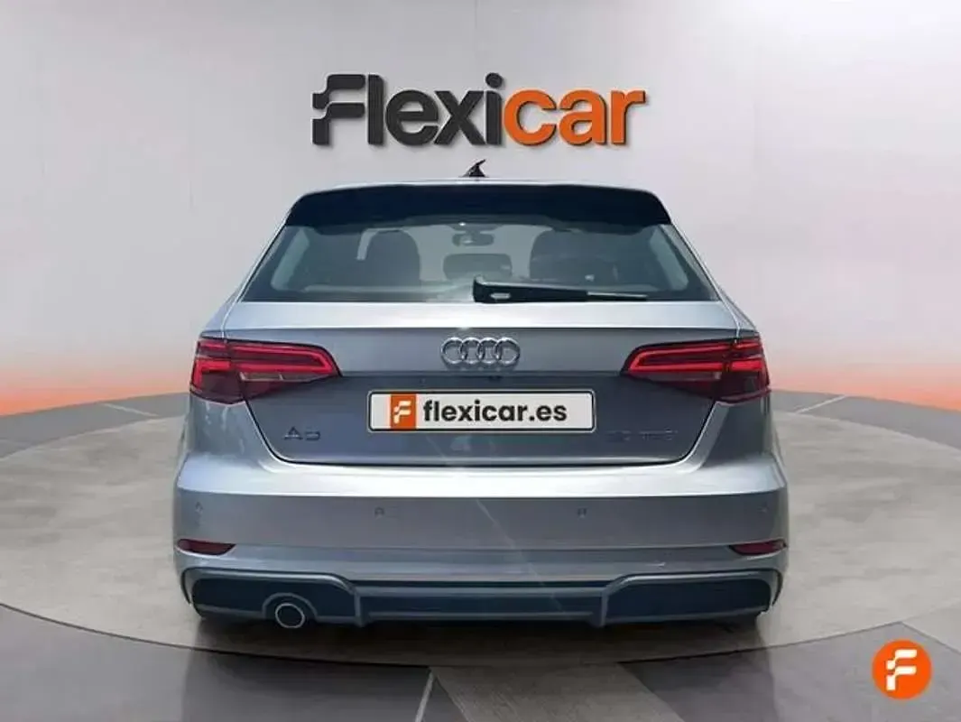 Usado Audi A3 Sportback 116 CV (85 kW) 2018 Gris Utilitario