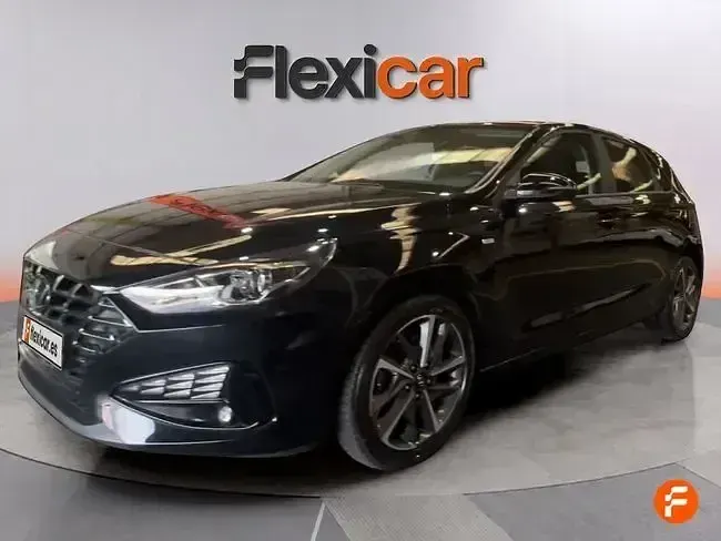 Usado Hyundai i30 120 CV (88 kW) 2022 Negro