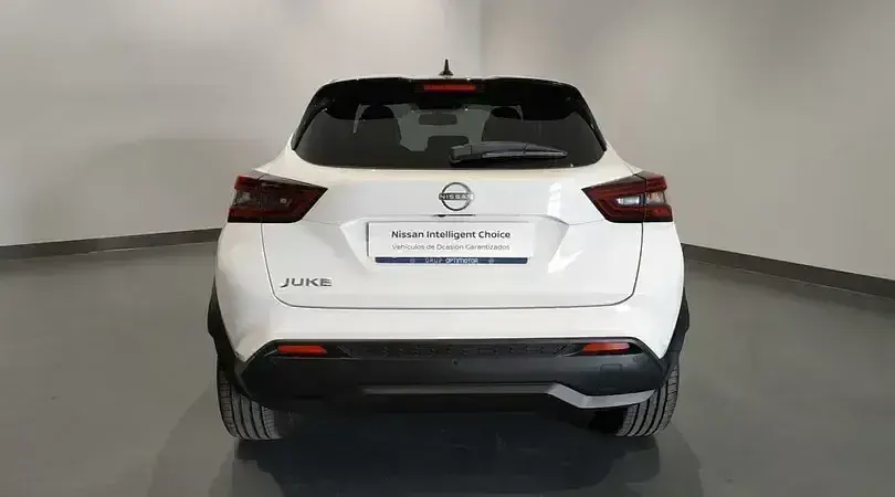 Usado Nissan Juke Tekna 114 CV (83 kW) 2023 Lunar white (metalizado) techo SUV