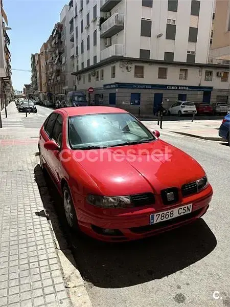 Usado Seat Leon Sport 110 CV (80 kW) 2004 Rojo Utilitario