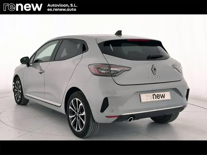 Usado Renault Clio V Techno 100 CV (73 kW) 2025 Gris Berlina