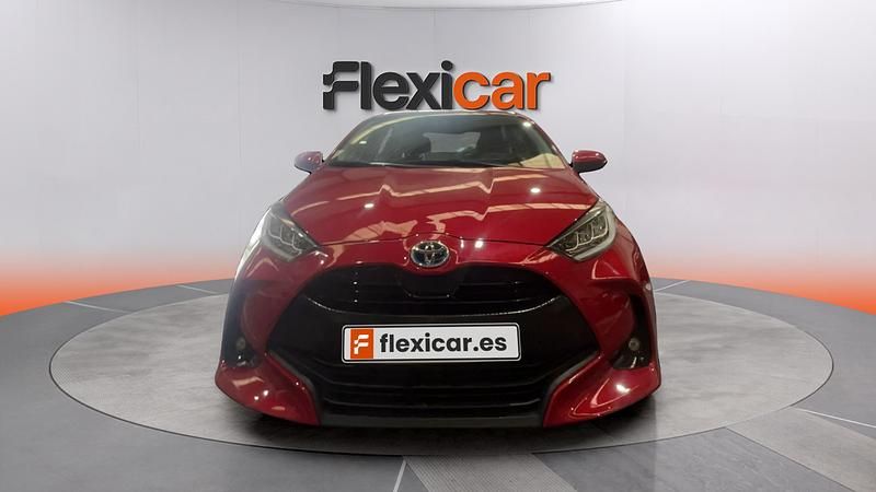 Usado Toyota Yaris Hybrid Active 116 CV (85 kW) 2023 Granate Berlina