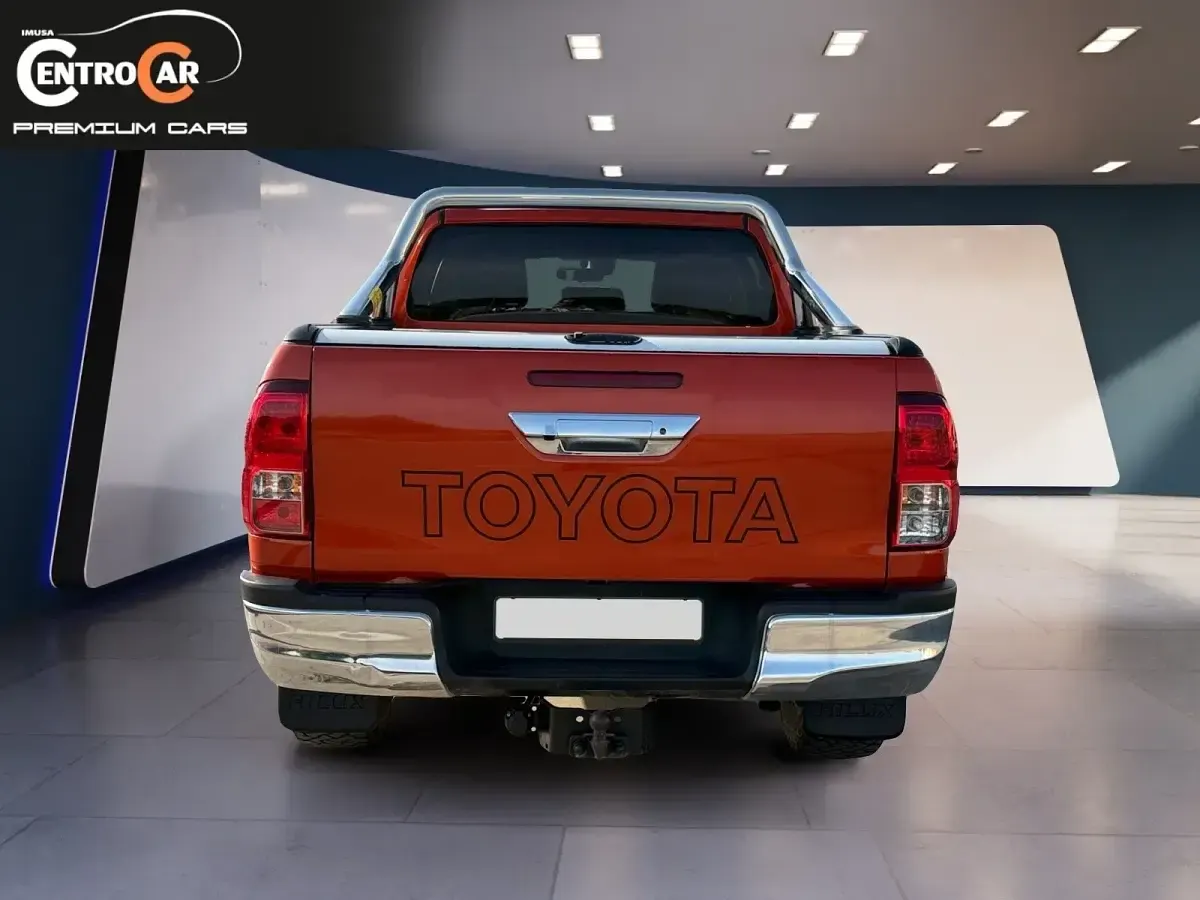 Usado Toyota HiLux 204 CV (150 kW) 2023 Naranja Pickup/Camioneta
