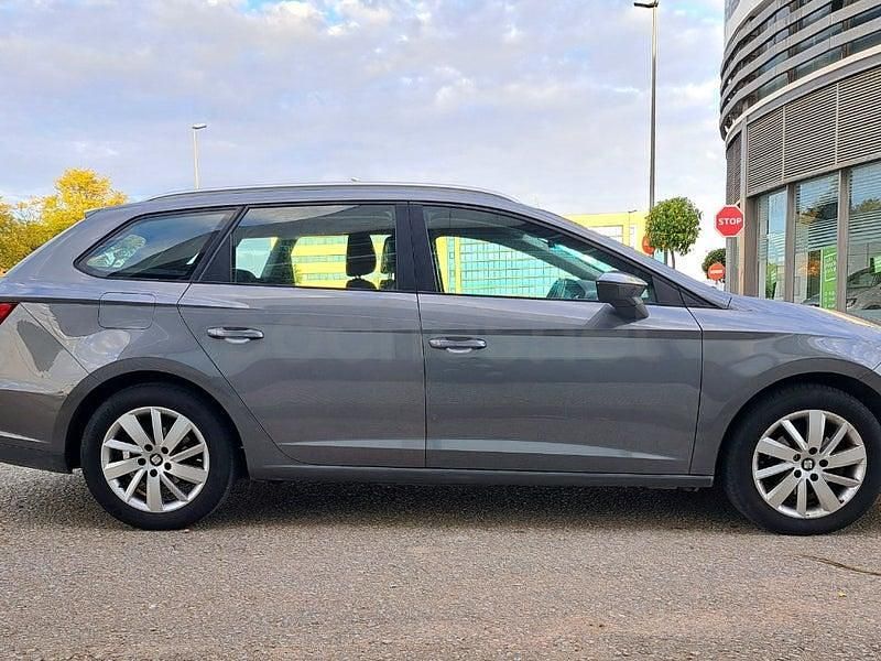 Usado Seat Leon Reference 105 CV (77 kW) 2015 Gris / plata Familiar