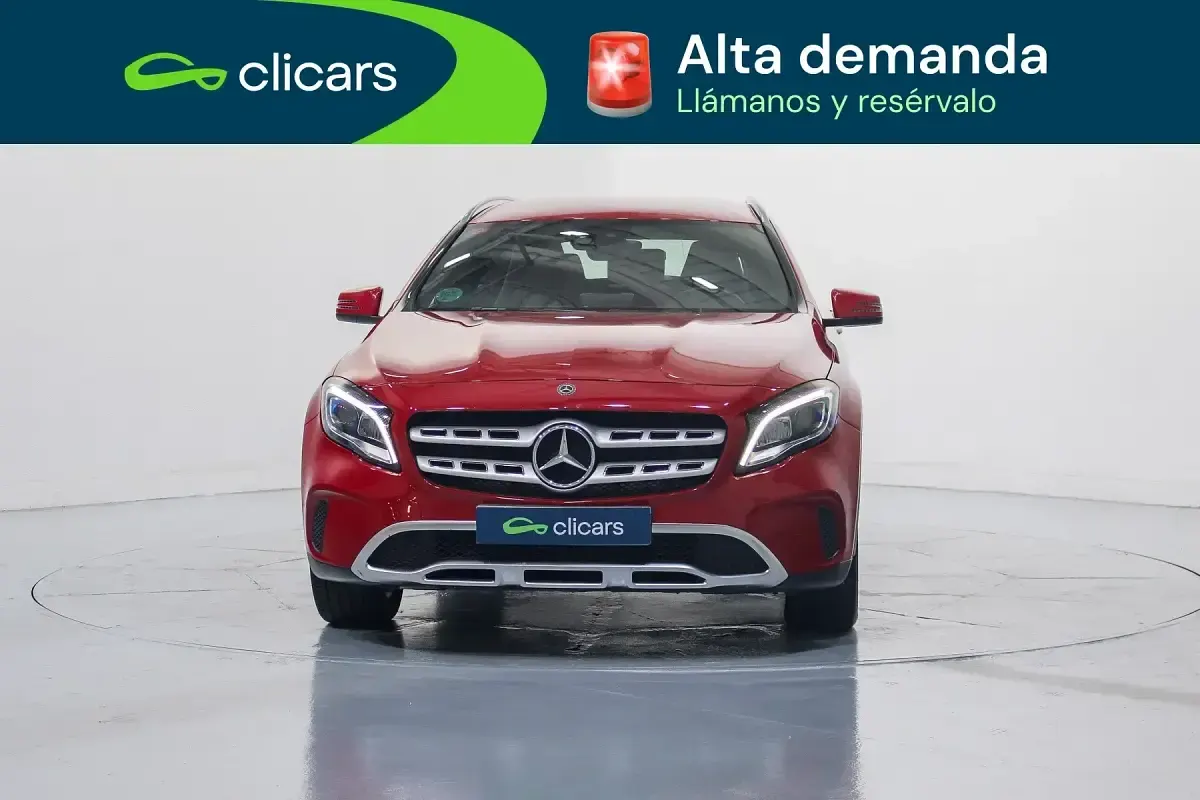 Usado Mercedes GLA180 122 CV (89 kW) 2019 Rojo SUV