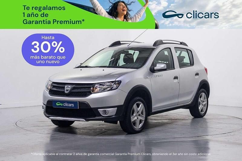 Usado Dacia Sandero Stepway 90 CV (66 kW) 2013 Plateado Utilitario