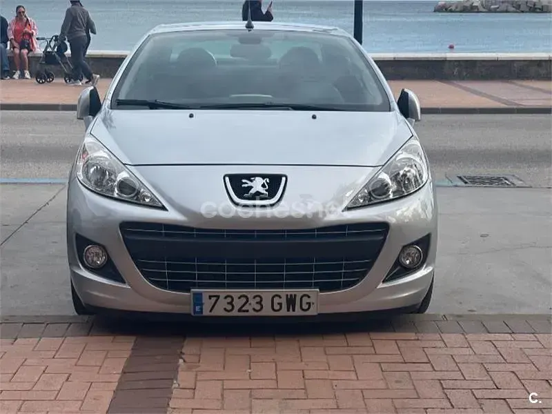 Usado Peugeot 207 CC Sport 150 CV (110 kW) 2010 Gris / plata Descapotable