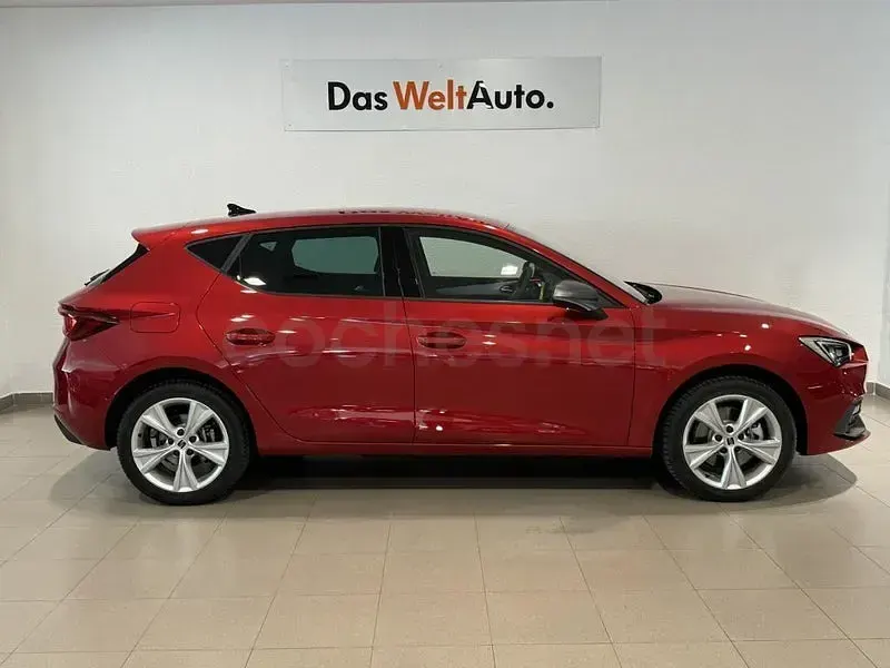 Usado Seat Leon FR 204 CV (150 kW) 2025 Rojo Berlina