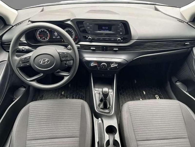 Usado Hyundai i20 84 CV (61 kW) 2022 Gris Utilitario