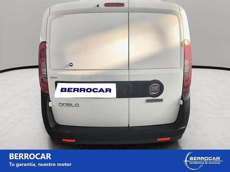 Usado Fiat Doblò 75 CV (55 kW) 2015 Blanco Monovolumen