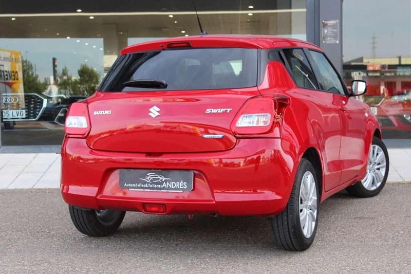 Usado Suzuki Swift 90 CV (66 kW) 2020 Rojo Utilitario