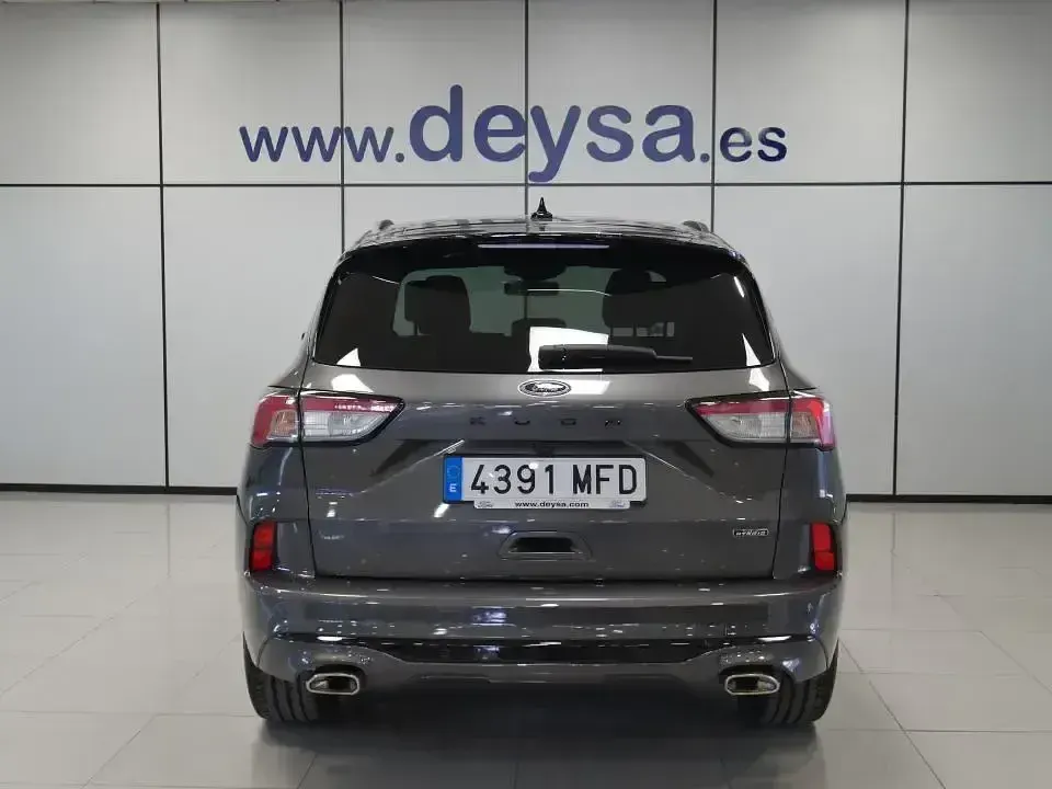 Usado Ford Kuga ST-Line X 225 CV (165 kW) 2023 Gris / plata SUV